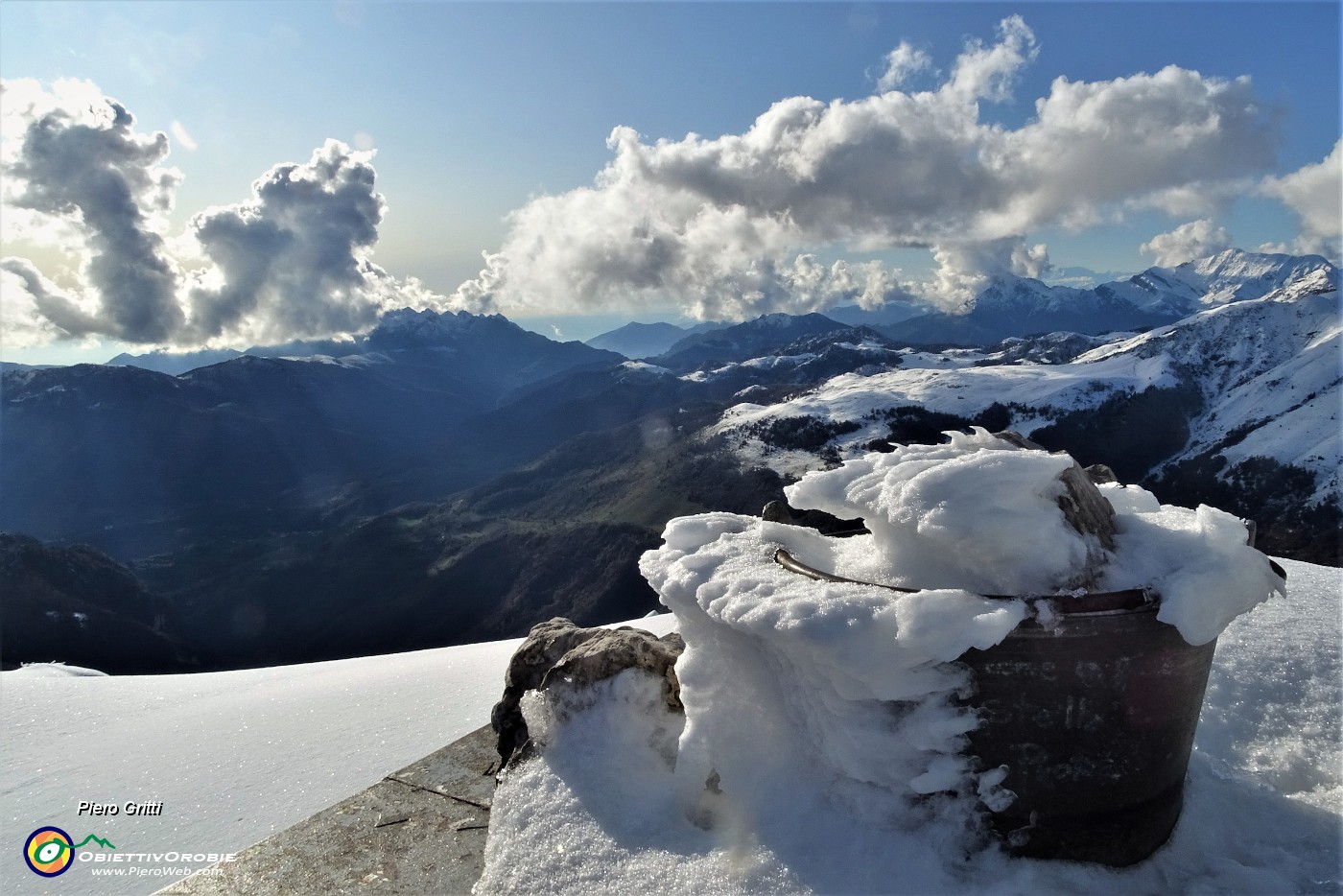 70 Sulla pentola sta scritto 'La montagna come un fiore, una stella, ammirala, gustala, proteggila!'.JPG